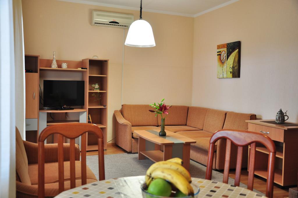 Comfort Apartments Bar Exterior foto